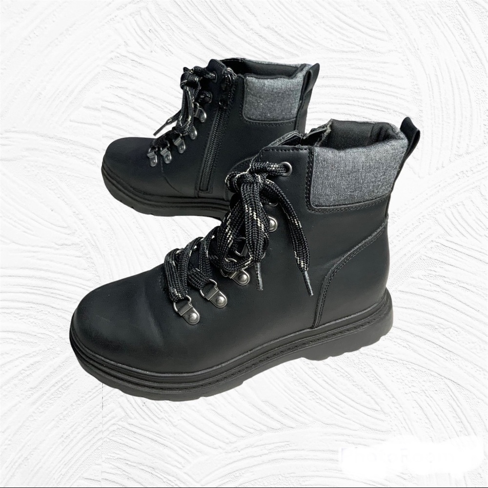 Cat & Jack Black Hiking Boots Boys Sz 2